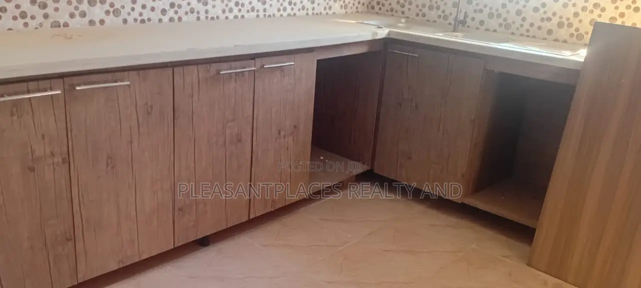 4bdrm House in Pleasantplaces, Kwabenya for sale