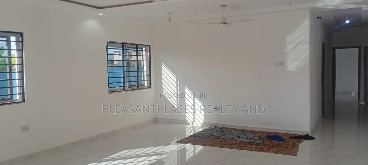 4bdrm House in Pleasantplaces, Kwabenya for sale