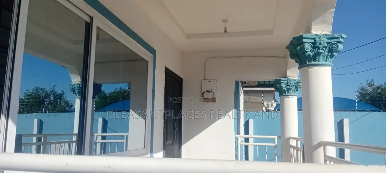 4bdrm House in Pleasantplaces, Kwabenya for sale
