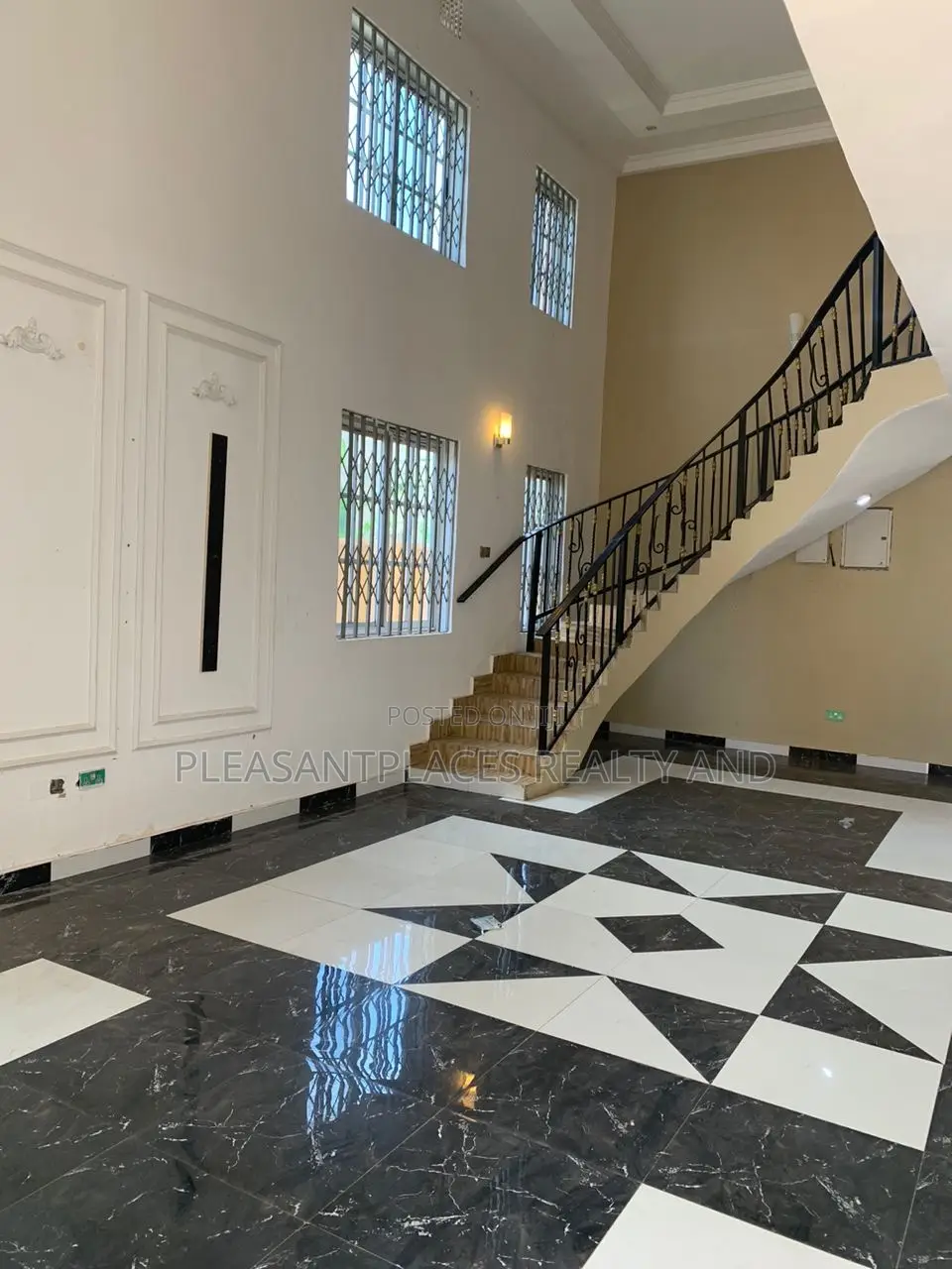 4bdrm House in Pleasantplaces And, East Legon for sale