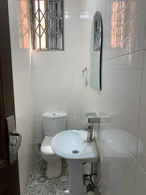 4bdrm House in Pleasantplaces And, East Legon for sale