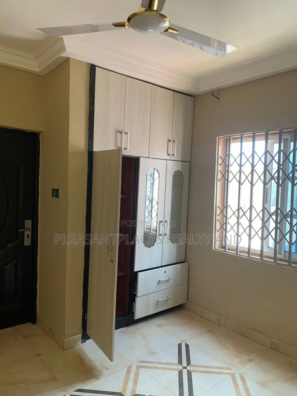 4bdrm House in Pleasantplaces And, East Legon for sale