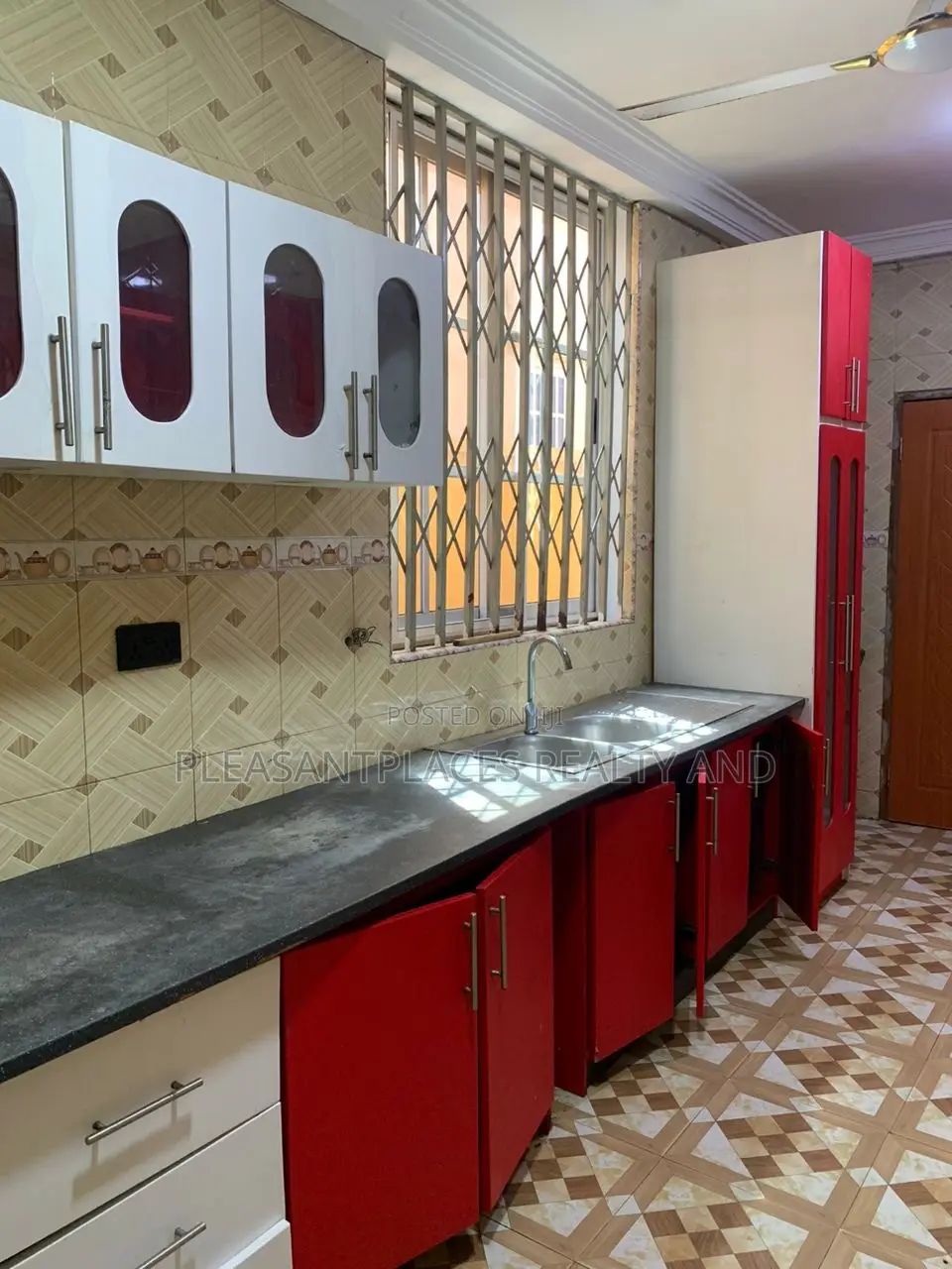 4bdrm House in Pleasantplaces And, East Legon for sale