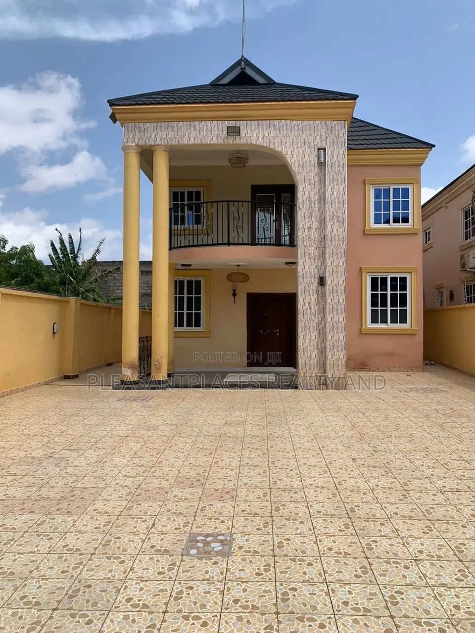4bdrm House in Pleasantplaces And, East Legon for sale
