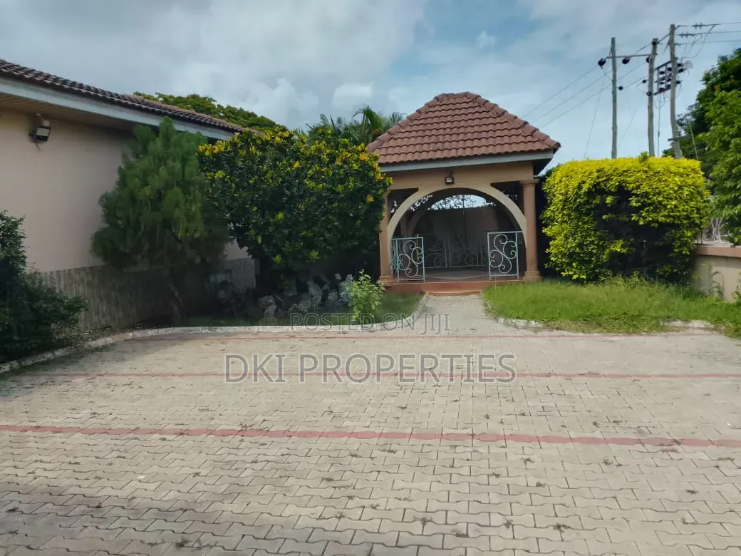 3bdrm House in Dki Properties, Sakumono for sale