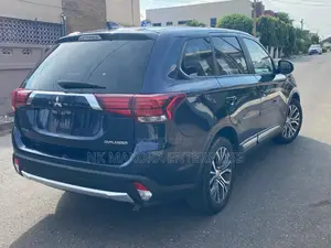 Mitsubishi Outlander 2.0 PHEV AWD 2018 Blue