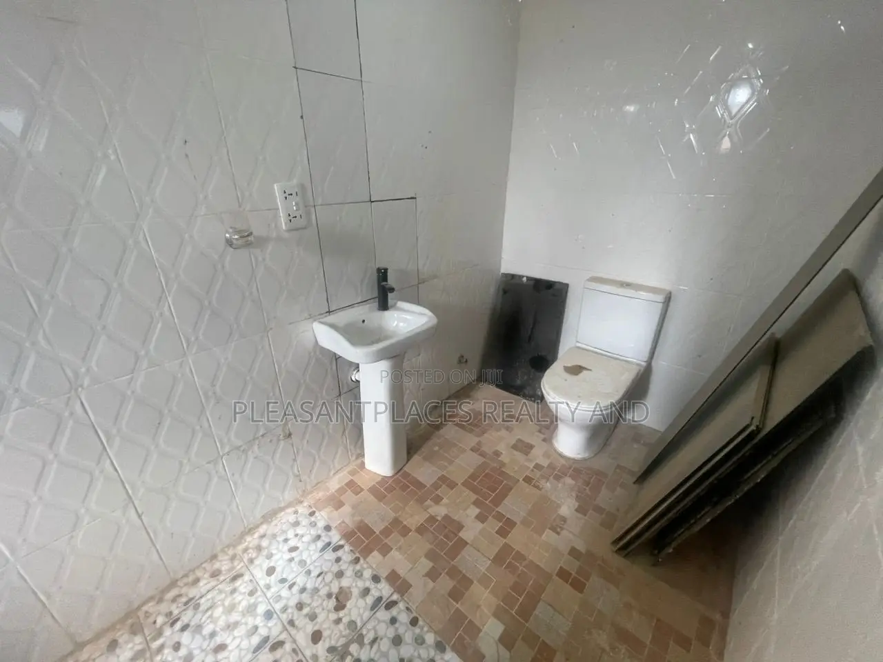 4bdrm House in Pleasantplaces And, Kwabenya for rent