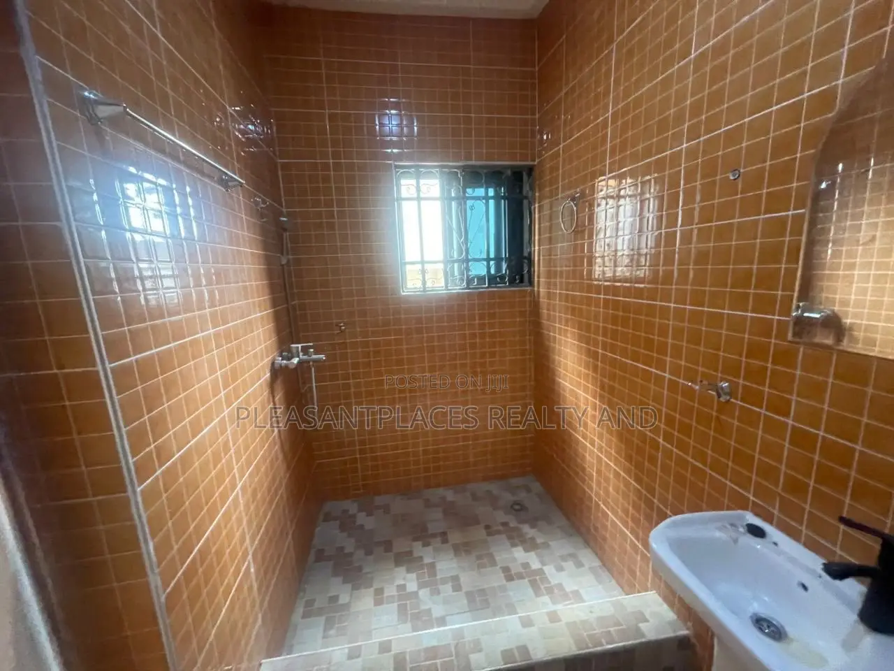 4bdrm House in Pleasantplaces And, Kwabenya for rent