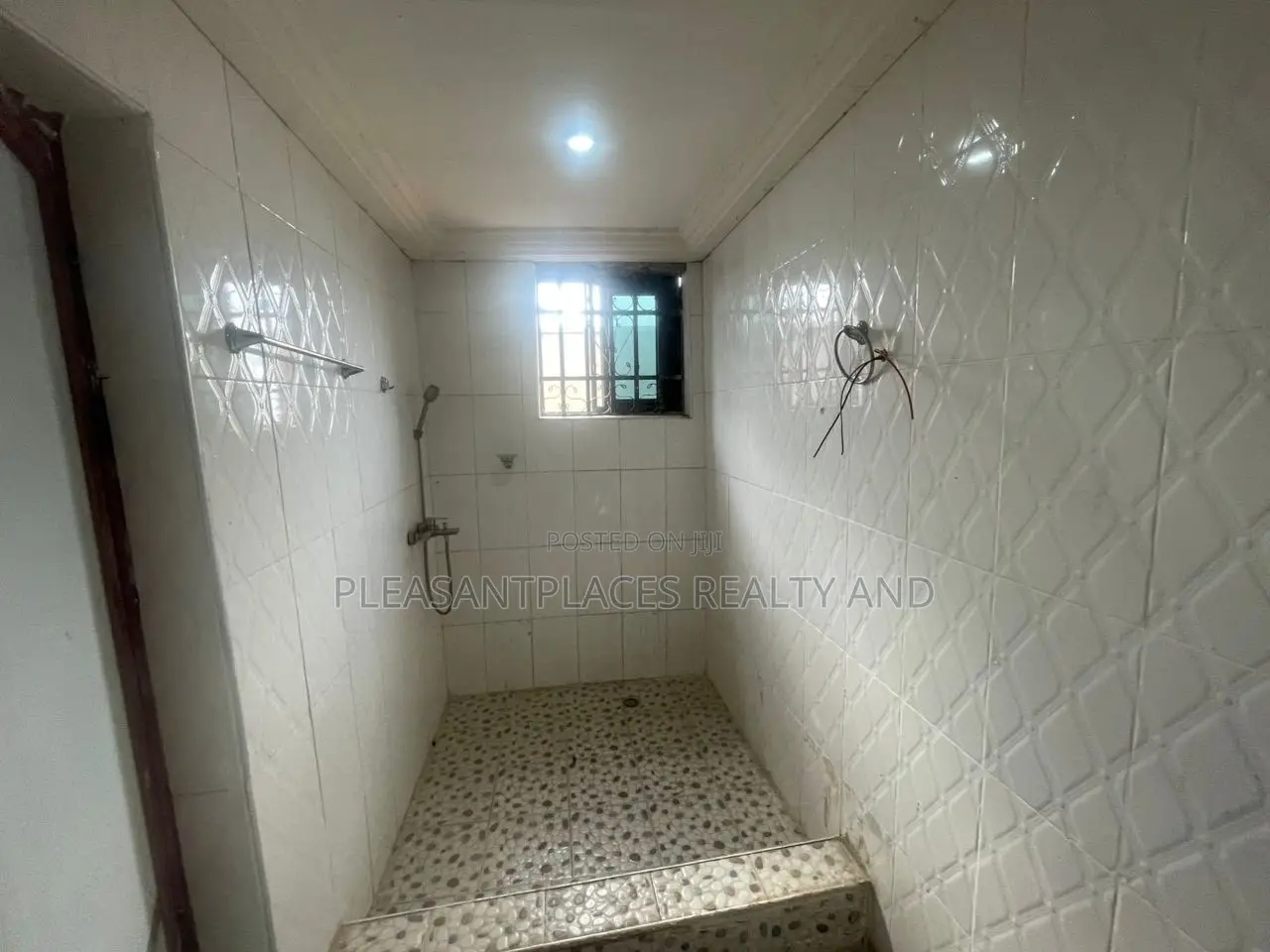 4bdrm House in Pleasantplaces And, Kwabenya for rent