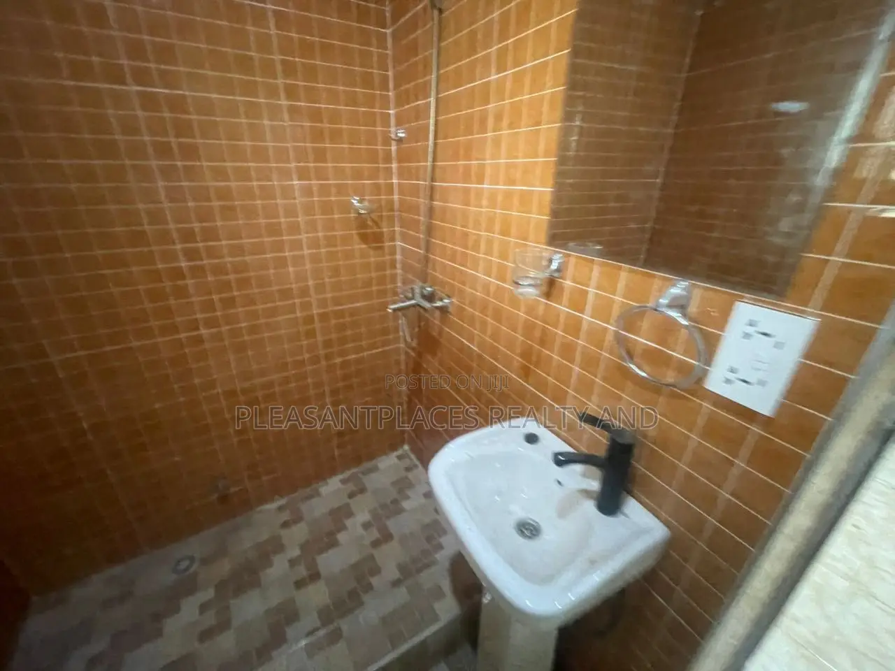 4bdrm House in Pleasantplaces And, Kwabenya for rent