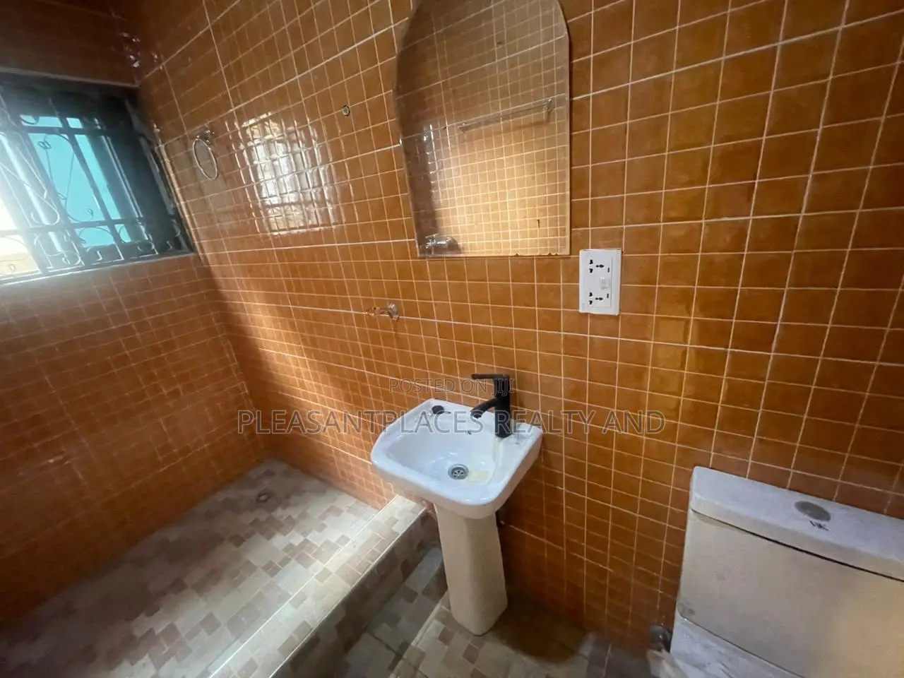 4bdrm House in Pleasantplaces And, Kwabenya for rent