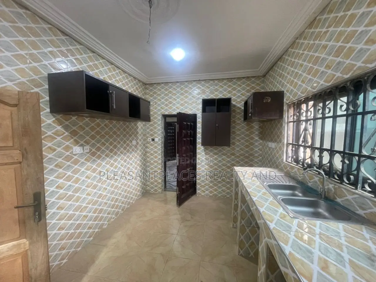 4bdrm House in Pleasantplaces And, Kwabenya for rent