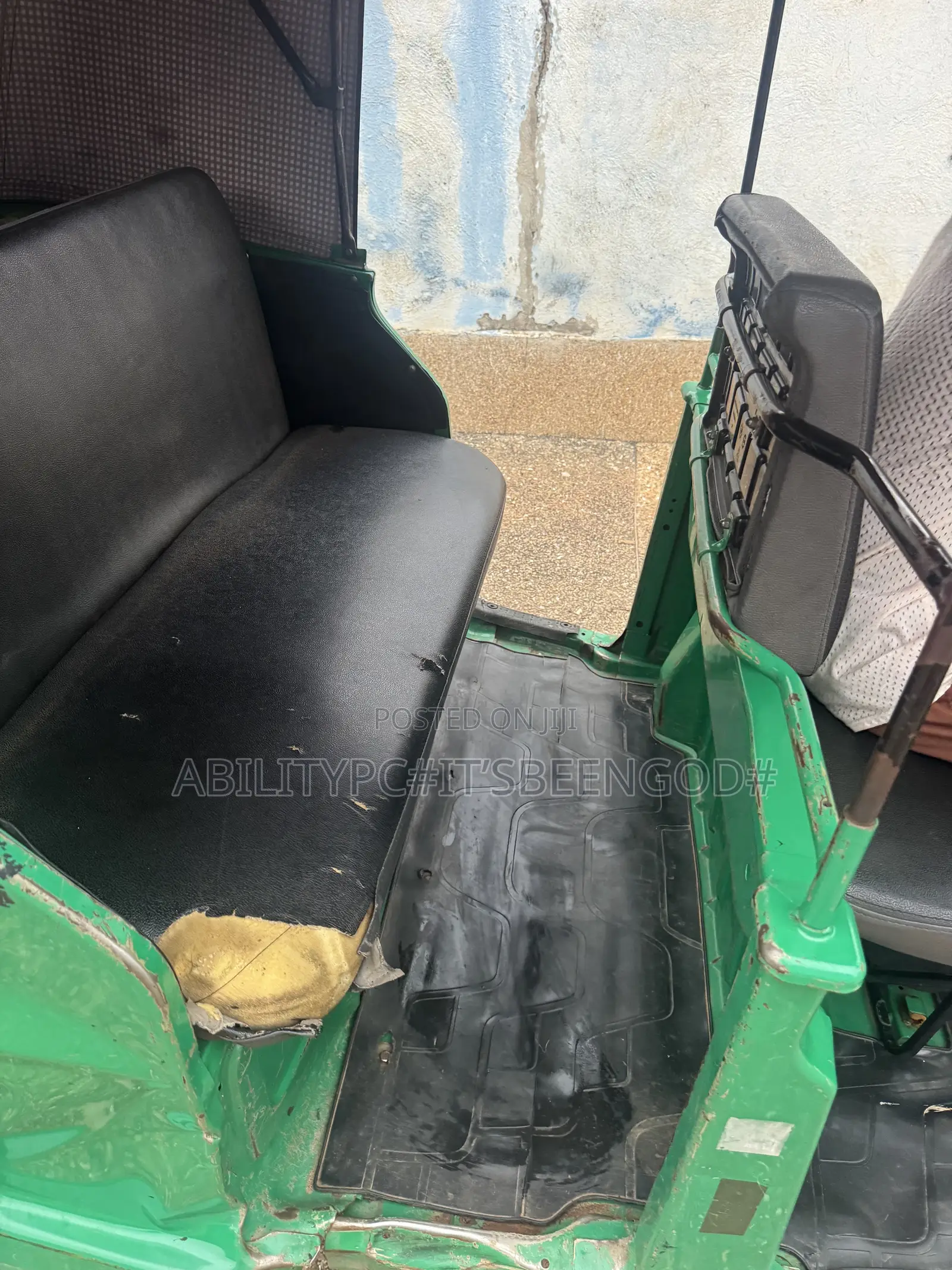 TVS King Cargo 2025 Gold