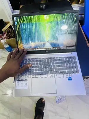 Laptop HP 15-fd1020ns 8GB Intel Core i5 SSD 512GB