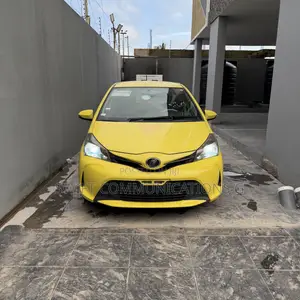 Toyota Vitz 1.5 FWD 5dr 2015 Yellow