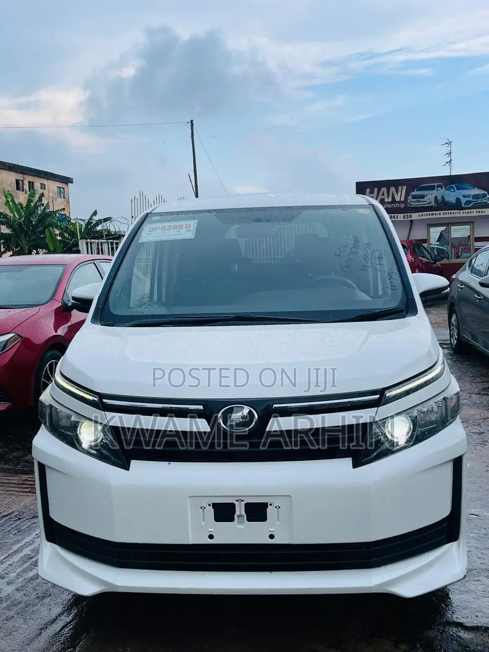 Toyota Voxy X Side Lift-Up Tilt Seat 2WD 7-Seater 2015 White