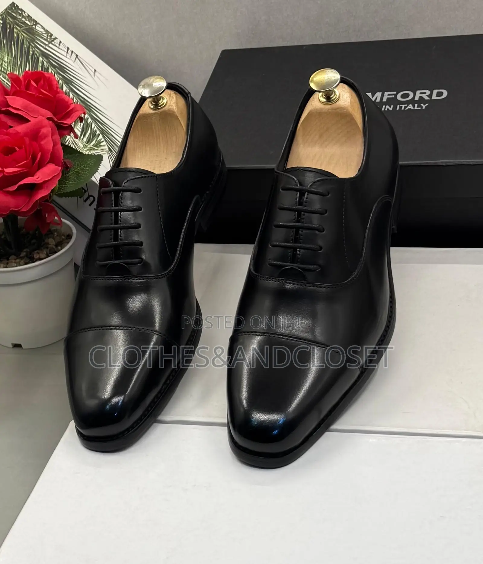 Classic Tom Ford Black Calfskin Cap-Toe Oxford Shoes