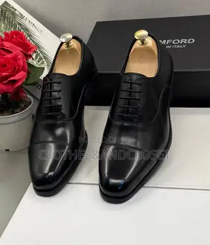 Classic Tom Ford Black Calfskin Cap-Toe Oxford Shoes