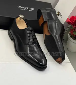 Classic Tom Ford Black Calfskin Cap-Toe Oxford Shoes