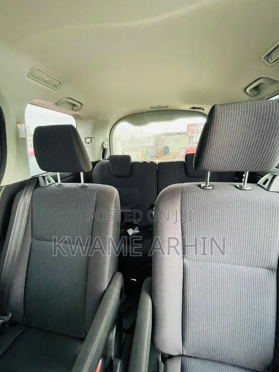 Toyota Voxy X Side Lift-Up Tilt Seat 2WD 7-Seater 2015 White