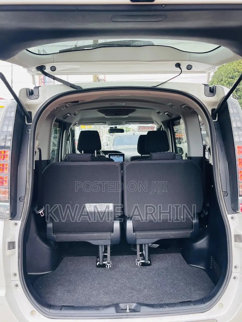 Toyota Voxy X Side Lift-Up Tilt Seat 2WD 7-Seater 2015 White