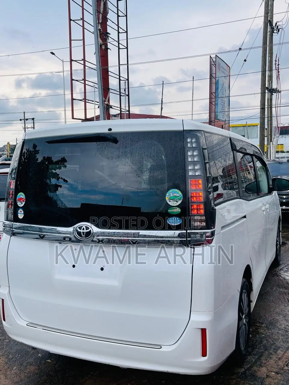 Toyota Voxy X Side Lift-Up Tilt Seat 2WD 7-Seater 2015 White