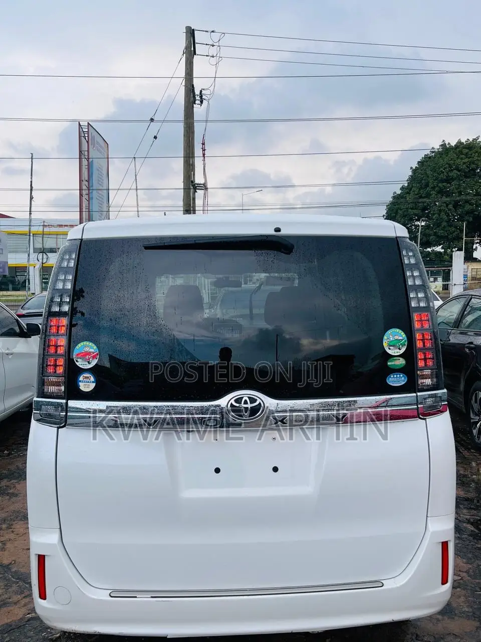 Toyota Voxy X Side Lift-Up Tilt Seat 2WD 7-Seater 2015 White