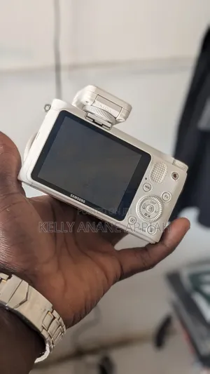Used Samsung Nx1000