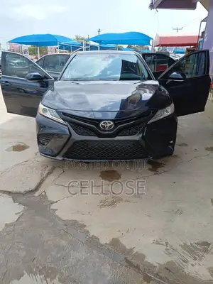 Toyota Camry XLE FWD (2.5L 4cyl 8AM) 2018 Blue