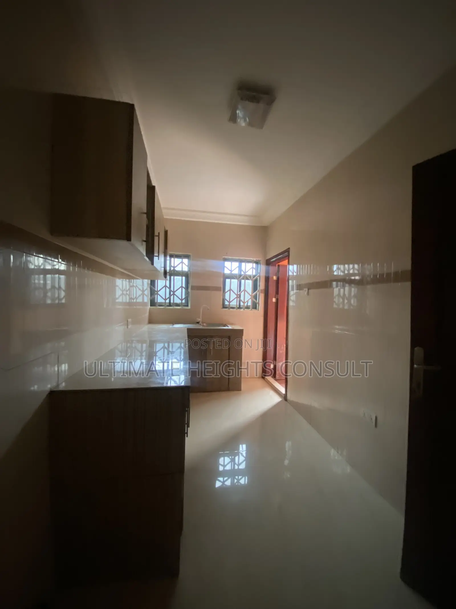 2bdrm Apartment in Akokofoto for rent