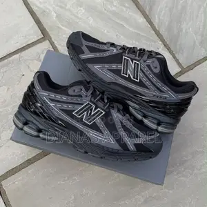 New Balance 1906r Trainers