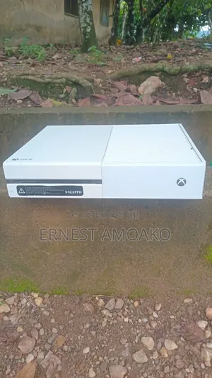 Xbox One Console With Fc26 Update and One Controller