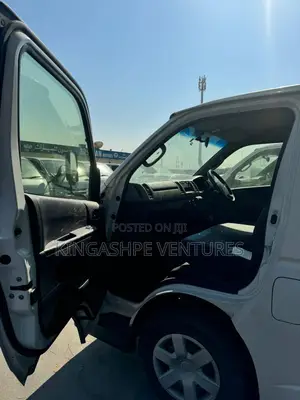 Toyota HiAce 2011 White