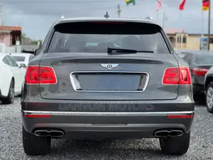 Bentley Bentayga V8 AWD 2019 Gray