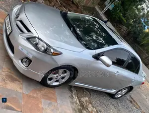 Toyota Corolla 2025 Silver