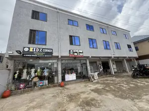 5 Stores and Apt for Sale at Ga Ablekuma Odumase