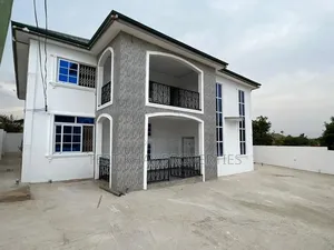 5bdrm House in Amanfro for sale