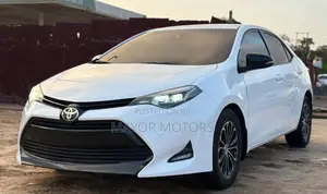 Toyota Corolla LE (1.8L 4cyl 2A) 2018 White
