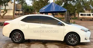 Toyota Corolla LE (1.8L 4cyl 2A) 2018 White