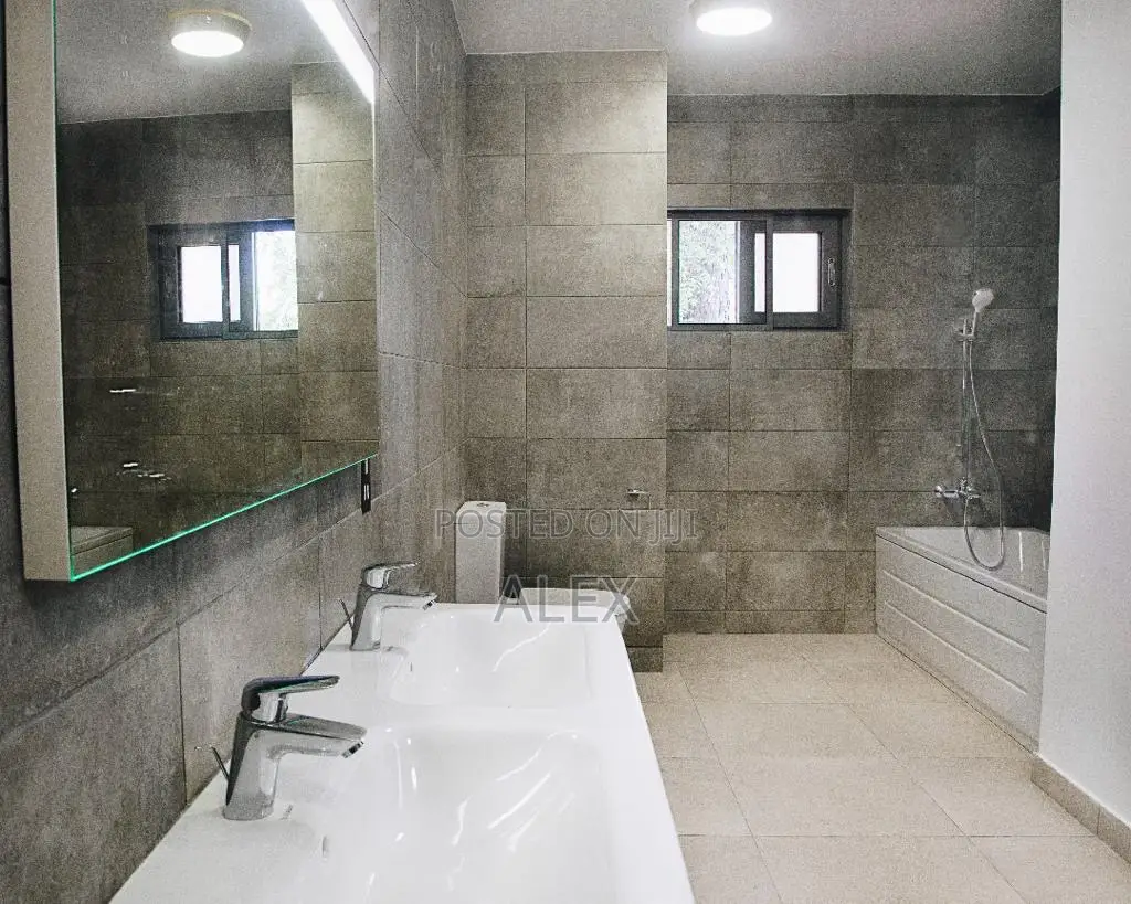 4bdrm Apartment in Ridge for rent