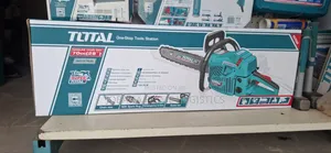 Total 28" Chain Saw (70cc)