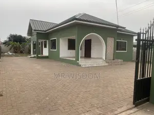 3bdrm Bungalow in Lakeside Estate for rent