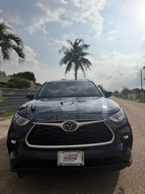 Toyota Highlander XLE 2021 Blue