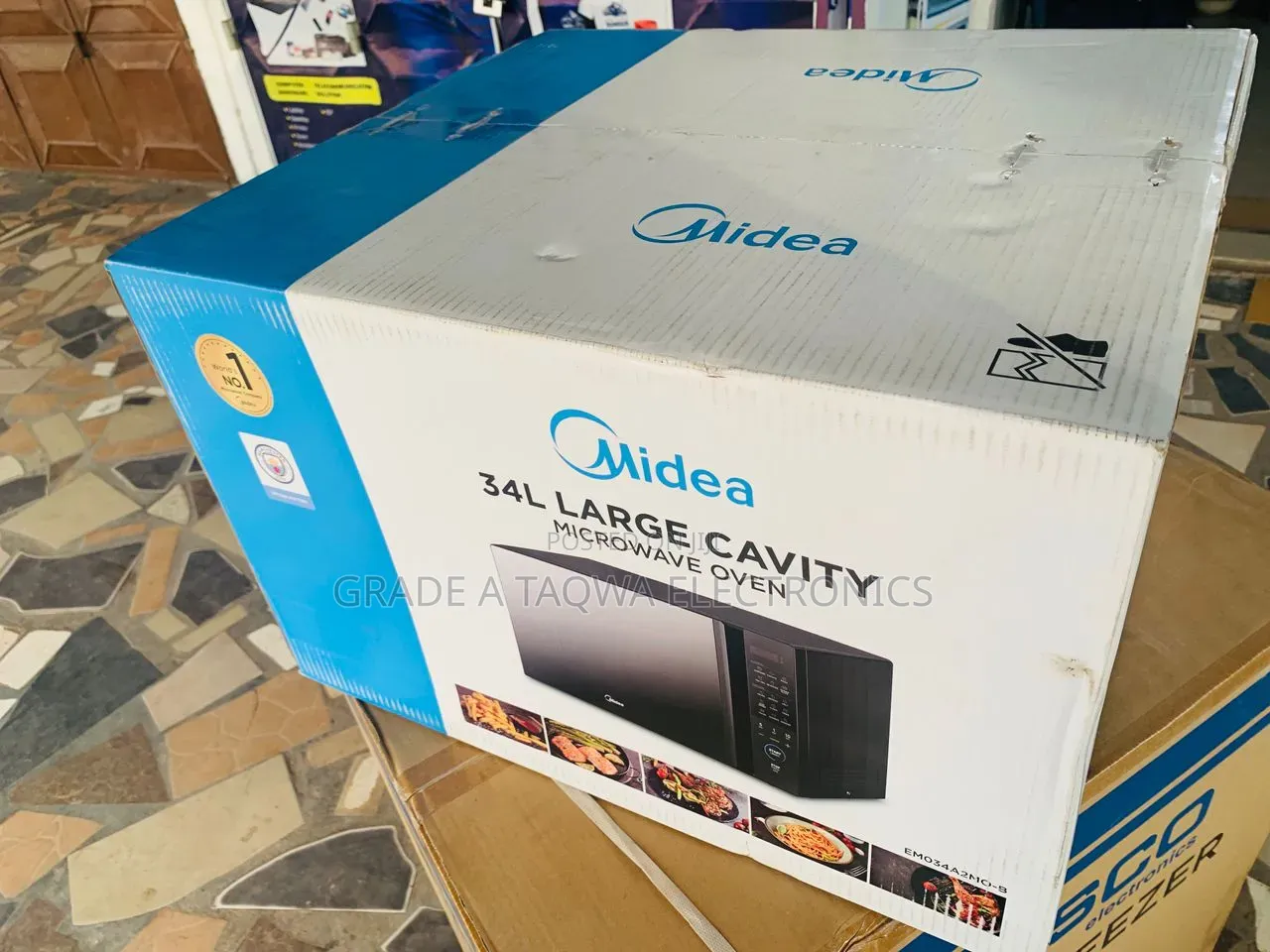 Furnished Media 34l Large Microwave Oven