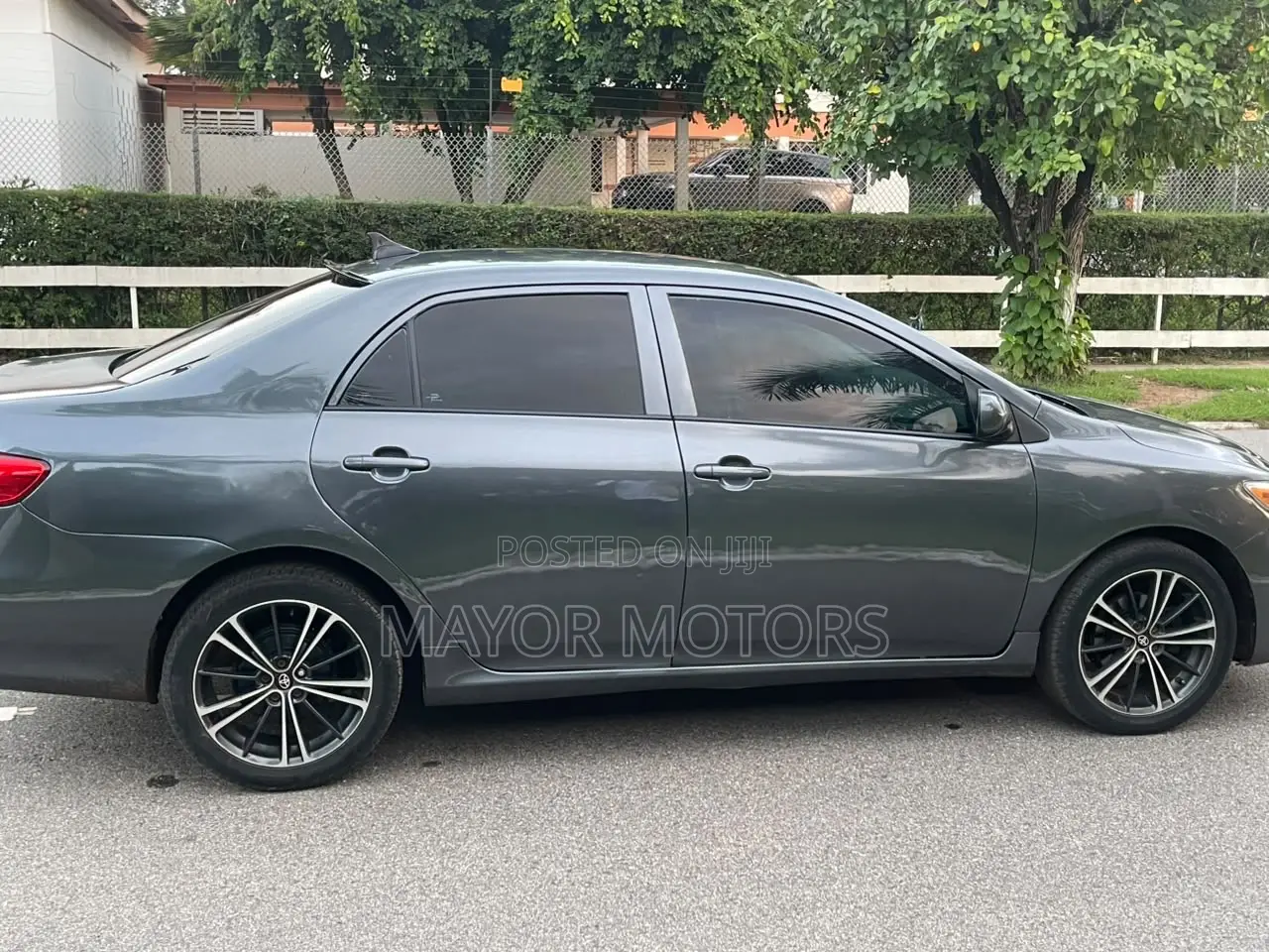 Toyota Corolla LE 4dr Sedan (1.8L 4cyl 4A) 2011 Gray