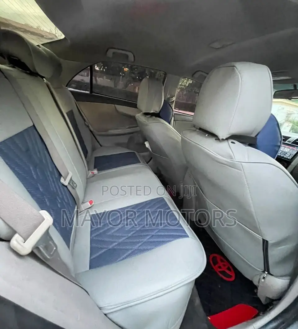 Toyota Corolla LE 4dr Sedan (1.8L 4cyl 4A) 2011 Gray