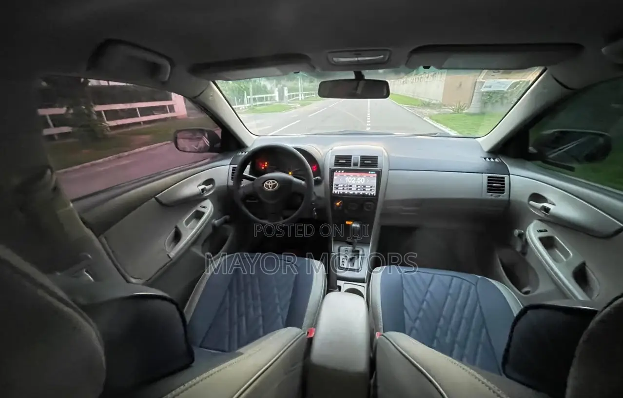 Toyota Corolla LE 4dr Sedan (1.8L 4cyl 4A) 2011 Gray