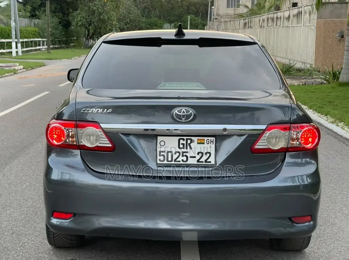 Toyota Corolla LE 4dr Sedan (1.8L 4cyl 4A) 2011 Gray