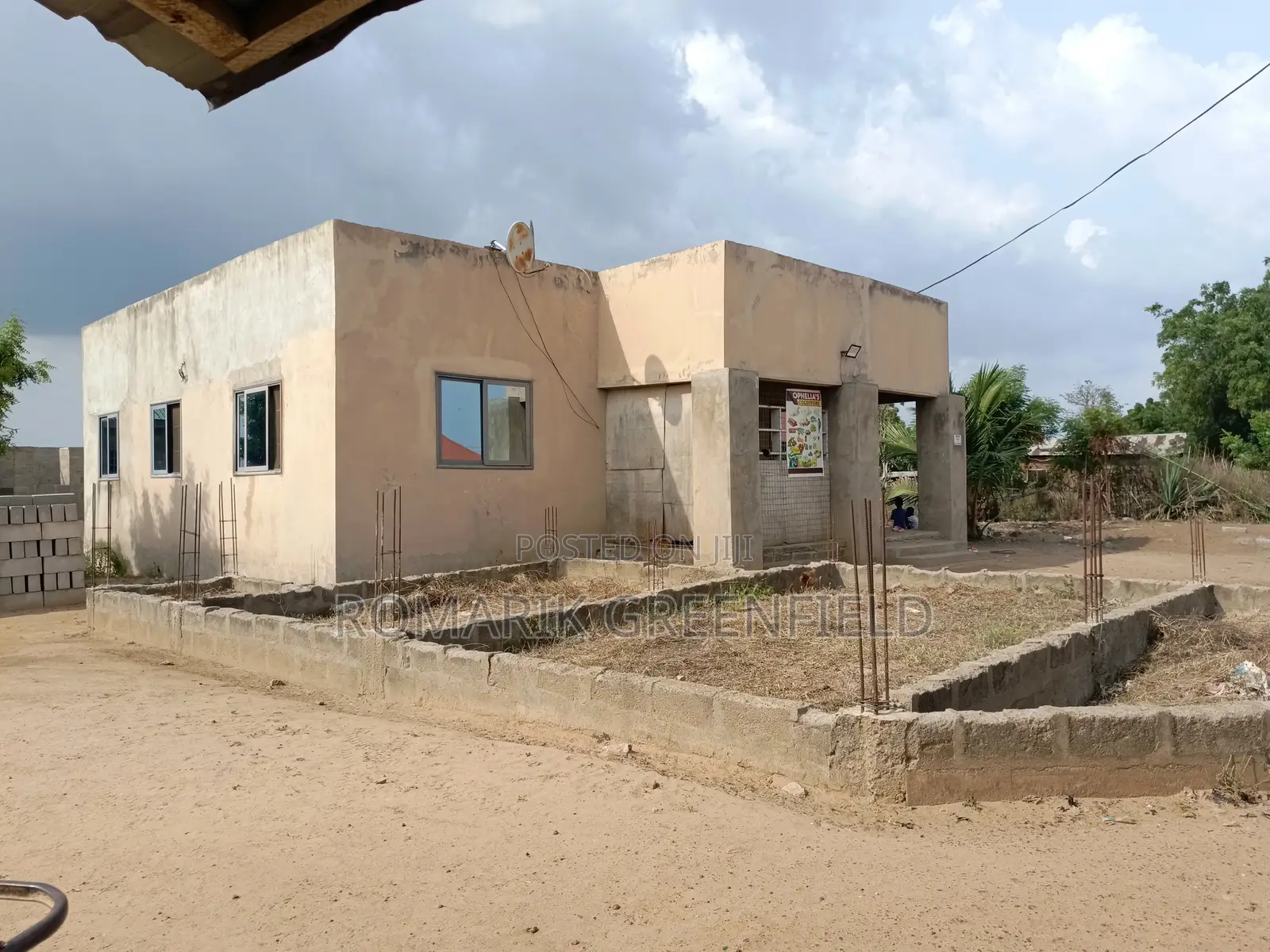 3bdrm House in Tsopoli, Dawhenya for sale