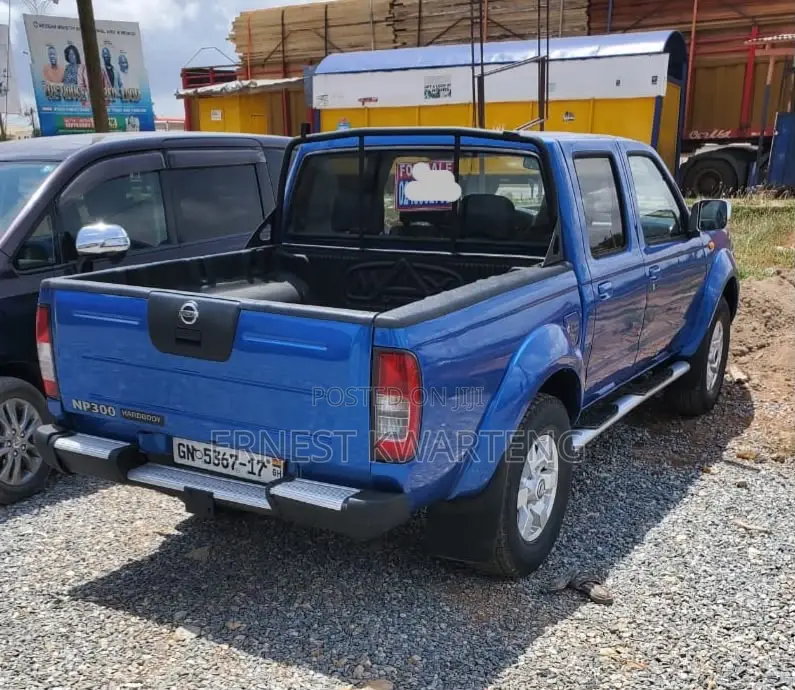 Nissan Hardbody 2017 Blue